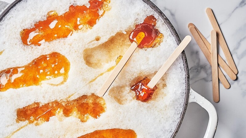 Tire sur la neige à la maison